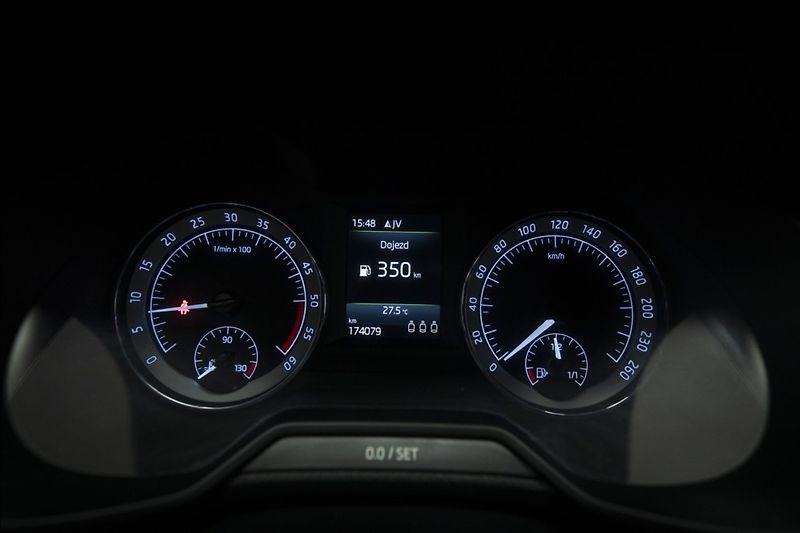 Škoda Octavia 2,0 TDI NAVI KEYLESS VÝHŘEV ČR - fotka 38 z 41