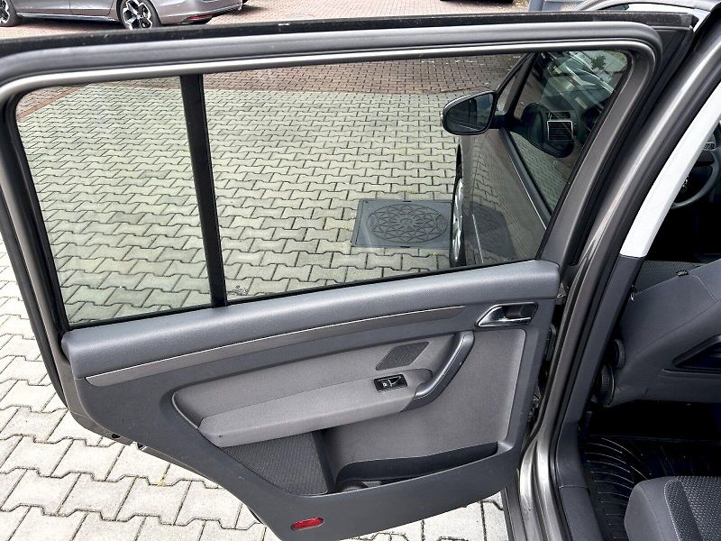 Volkswagen Touran (2011) 2.0 TDI 103kW DPF MP6 Comfortl - fotka 20 z 27