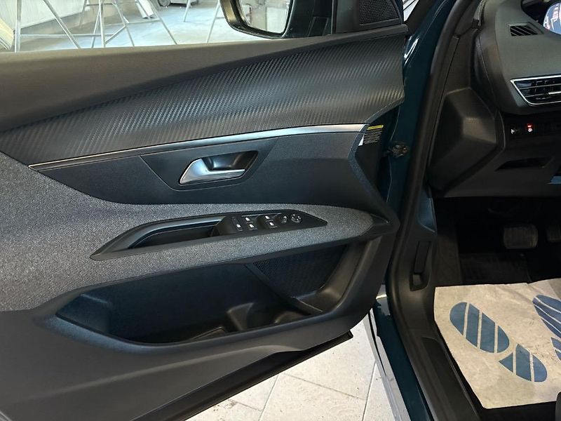 Peugeot 3008 (2023) 1,5 BLUE HDI ALLURE PACK - fotka 11 z 25