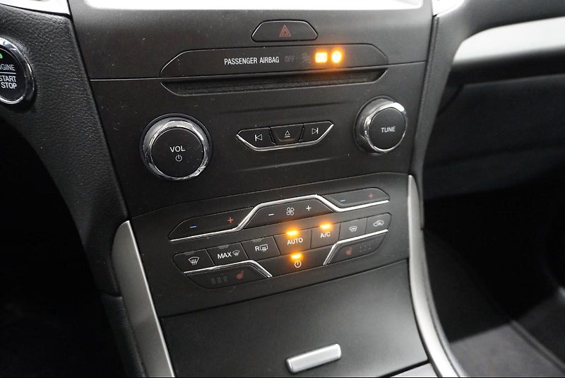 Ford S-MAX  2,0 TDCI 110kW AUTOMAT - fotka 28 z 35