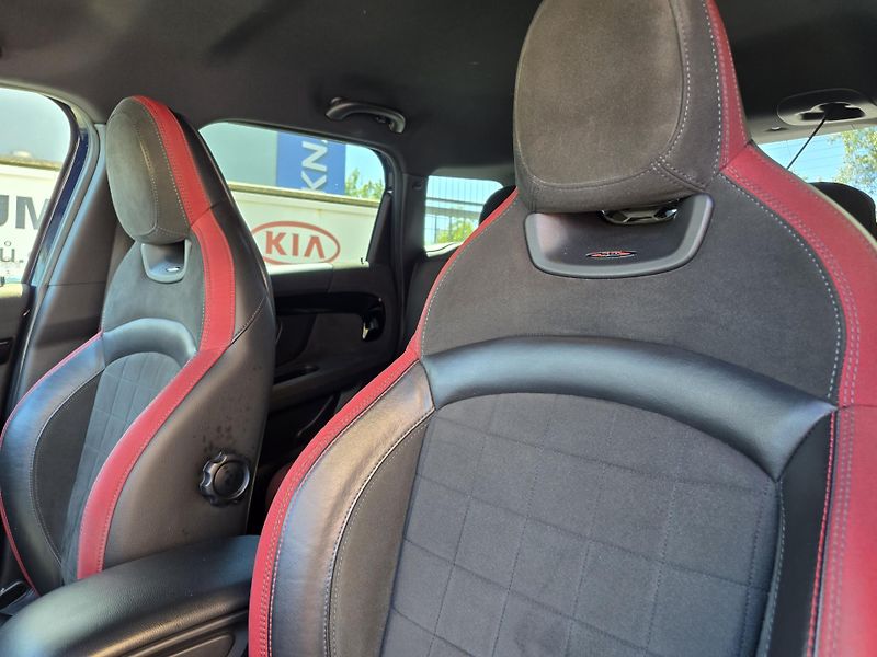 Mini Cooper S 2.0-JOHN COOPER S-4x4 - fotka 19 z 25