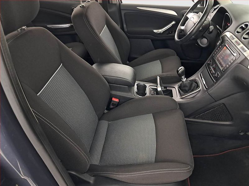 Ford S-MAX (2014) 2.0 TDCi, 7 míst, Navi - fotka 9 z 23