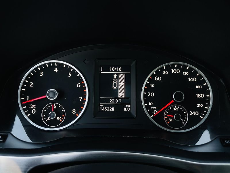 Volkswagen Tiguan 1.4TSI MANUÁL SENZORY TAŽNÉ  - fotka 40 z 45