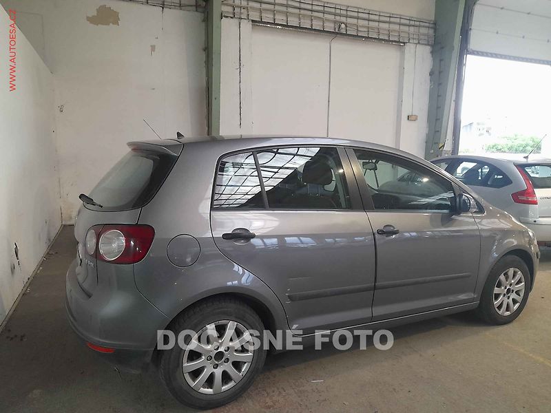 Volkswagen Golf Plus (2006) 1.6 FSI - fotka 2 z 3