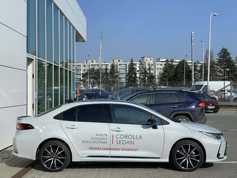 Toyota Corolla (2025) SD 1.8 HEV AT GR SPORT - fotka 13 z 14
