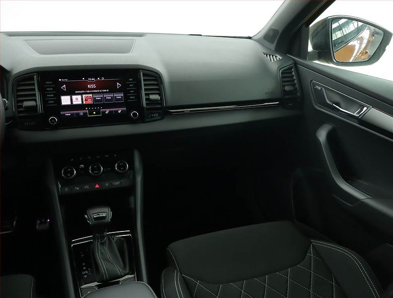 Škoda Karoq (2024) Sportline 1.5 TSI - fotka 8 z 17