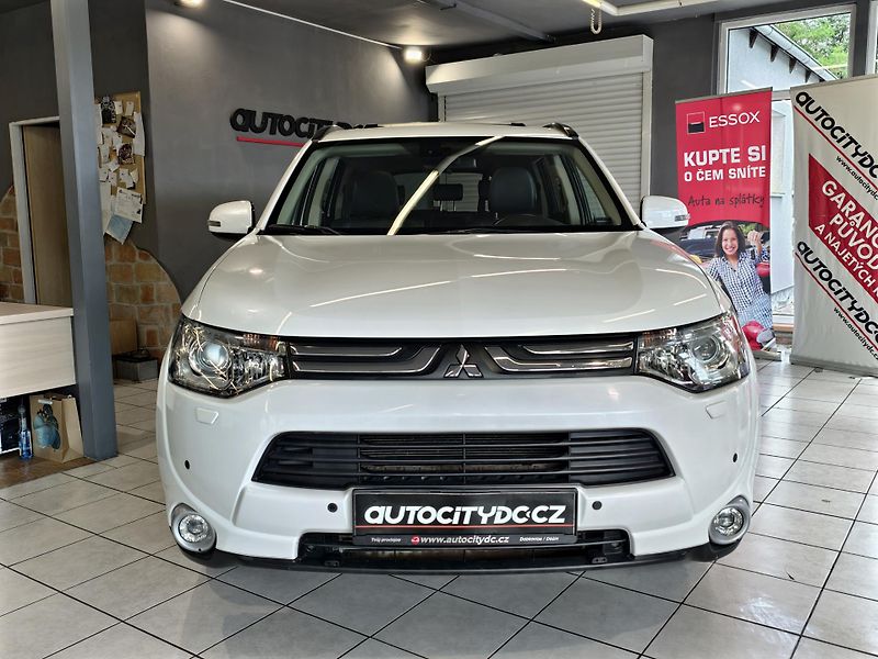 Mitsubishi Outlander 2.2 DI-D 110kW A/T, 7MÍST, 4x4 - fotka 2 z 27