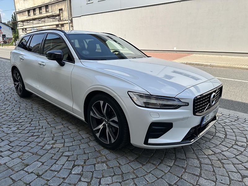 Volvo V60 B4 2,0 145 KW R design - fotka 7 z 18