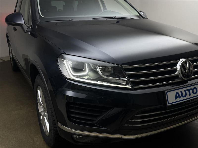 Volkswagen Touareg 3,0 ACC 360° TZ PEČLIVÝ SERVIS - fotka 43 z 49