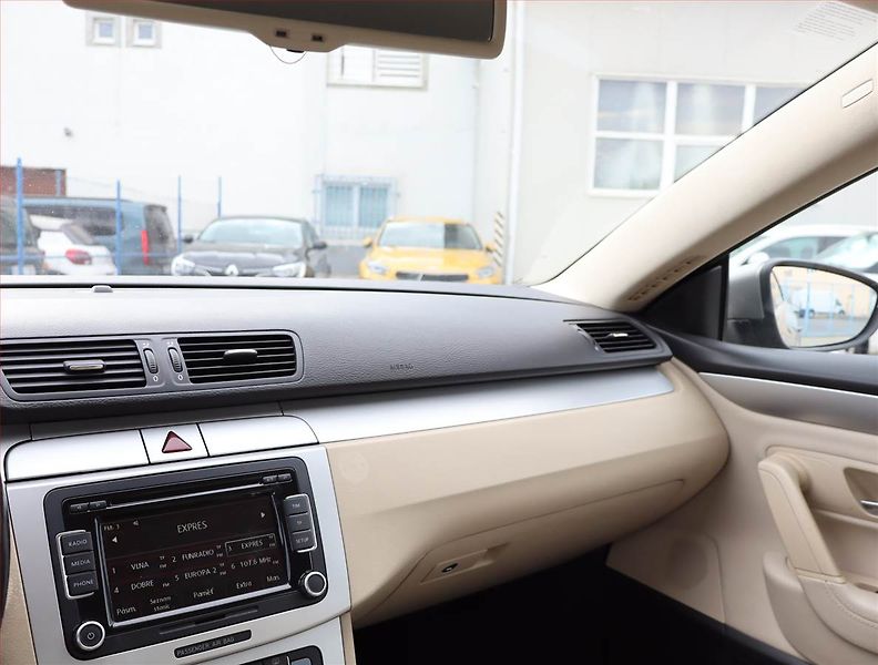 Volkswagen Passat CC (2009) 2.0 TDI, Park. senzory - fotka 8 z 16