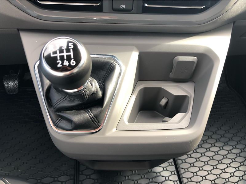 Volkswagen Caravelle (2025) Style 2.0 TDI DR - fotka 22 z 28