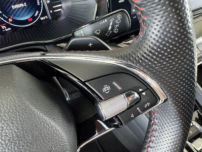Škoda Octavia RS 2,0TDI*DSG*HUD*REZERVACE! - fotka 25 z 34