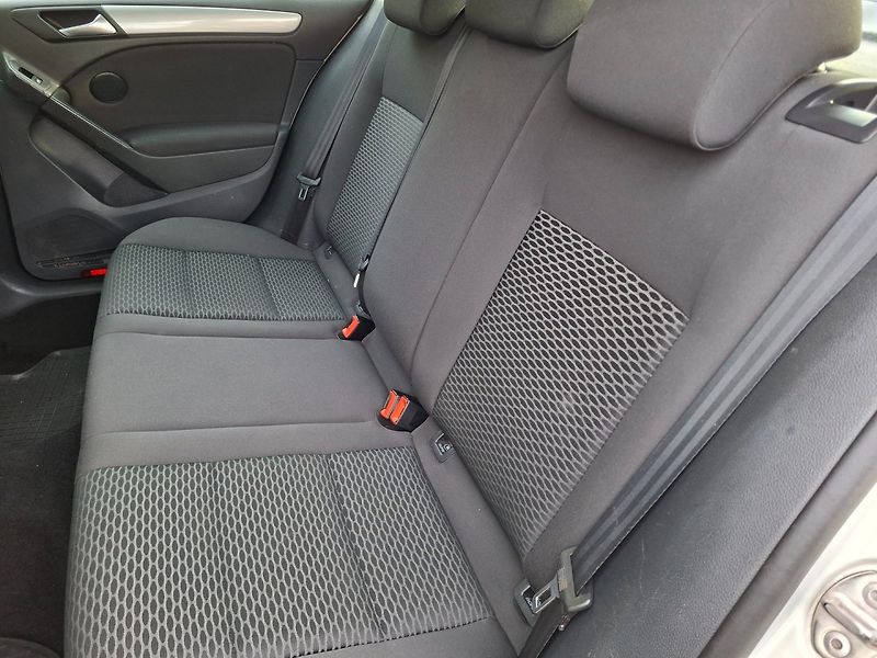 Volkswagen Golf (2011) 1.2TSI 63kW -NOVÉ ČR-S.KNIHA - fotka 19 z 38