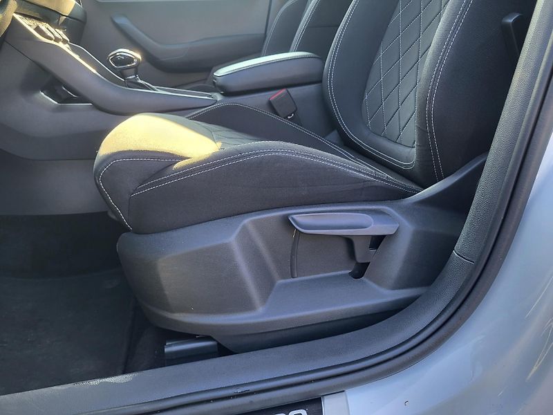 Škoda Karoq 2.0 TDi DSG 4x4 SPORTLINE - fotka 27 z 47