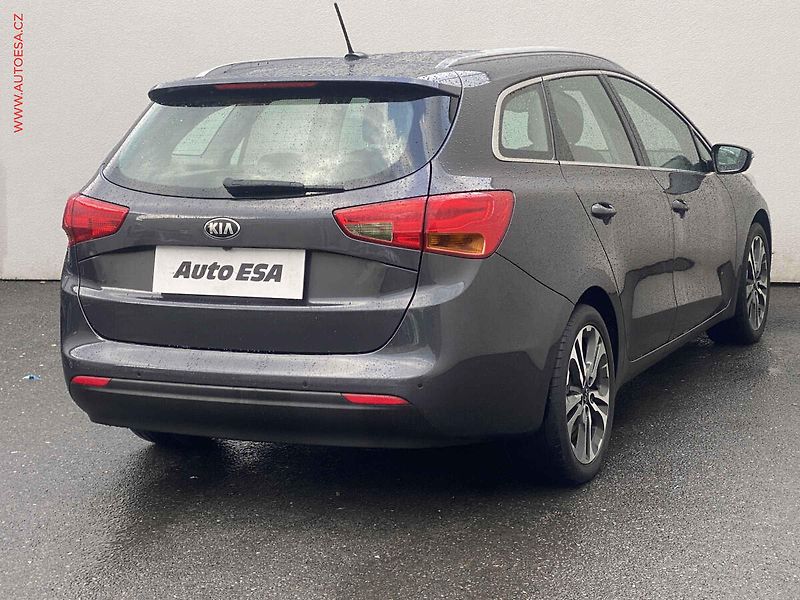 Kia Ceed (2013) 1.6 GDi, Exclusive, navi - fotka 4 z 20