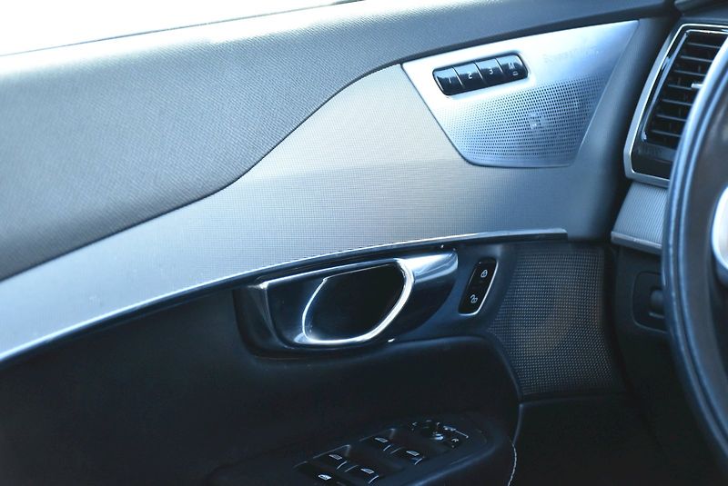 Volvo XC90 (2016) D5 - fotka 31 z 32