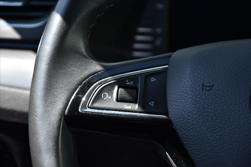 Škoda Superb 2.0 TDI 140kW DSG STYLE ČR - fotka 17 z 32