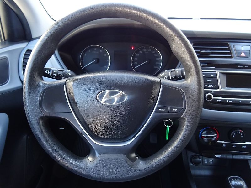 Hyundai i20 (2016) 1.2i,1maj,S.kniha,klima - fotka 13 z 21