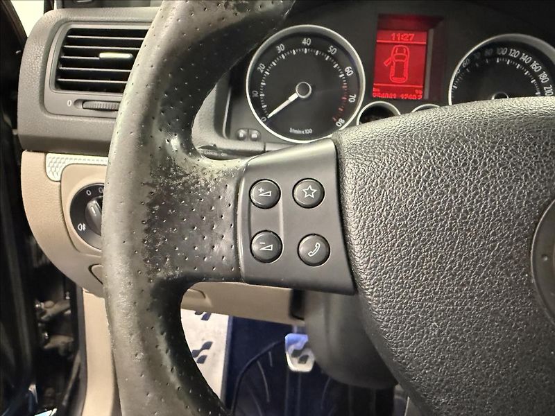 Volkswagen Golf 3,2 V6 4Motion R32 - fotka 9 z 23