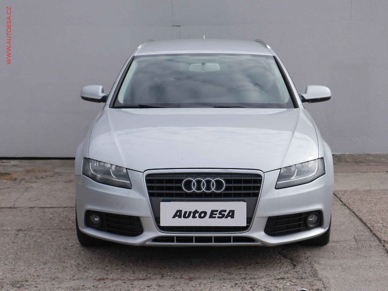 Audi A4 (2011) 2.0 TDI, AT, autoAC - fotka 2 z 16