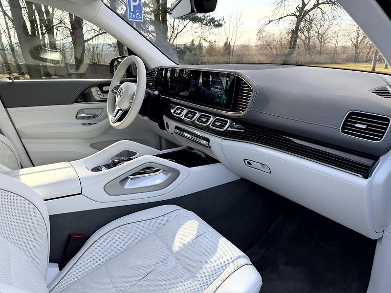 Mercedes-Benz GLS 600 4MATIC Maybach  - fotka 22 z 24