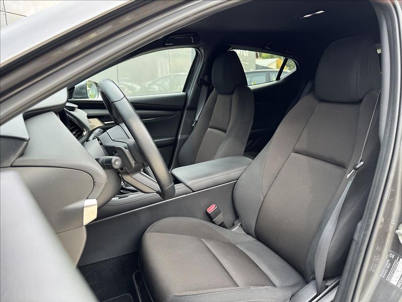 Mazda 3 2,0 Skyactiv-G Selection AT - fotka 12 z 28