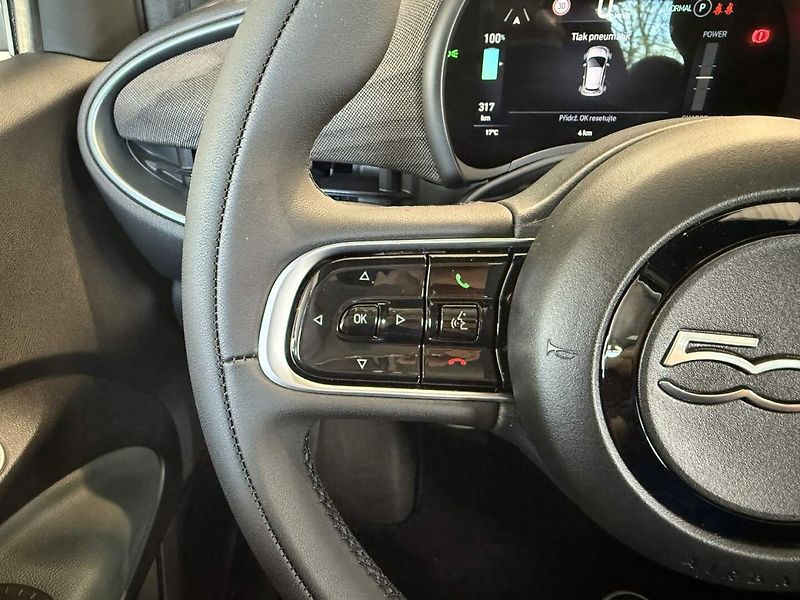 Fiat 500e (2025) Giorgio Armani Hatchback 42 kW - fotka 10 z 29
