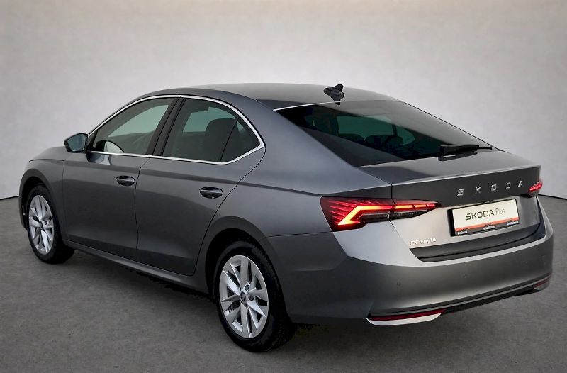 Škoda Octavia (2025) Top Selection 1,5 Tsi 110 Kw D - fotka 35 z 39