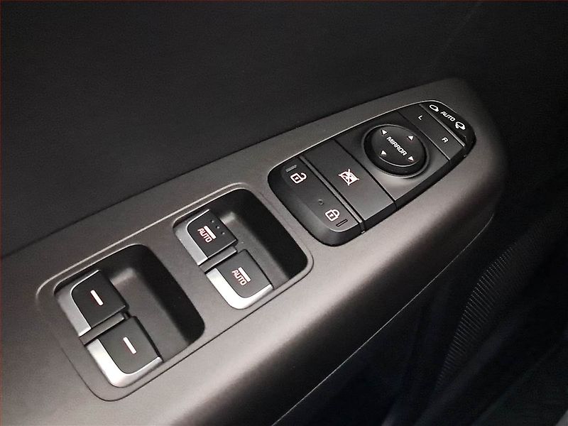 Kia Sportage (2018) 1.6 T-GDI, Serv.kniha, Navi - fotka 16 z 18