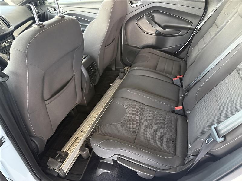 Ford Kuga 2,0   1.MAJ,4X4,SERVISKA,ČR,TA - fotka 20 z 23