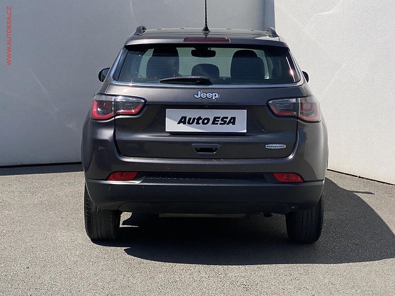 Jeep Compass (2019) 1.4 M-Air FWD, Longitude - fotka 5 z 17