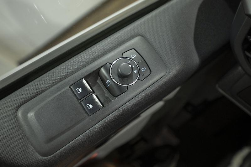 Ford Tourneo Custom 2.0 EcoBlue 125 kW 4x4 - fotka 47 z 53