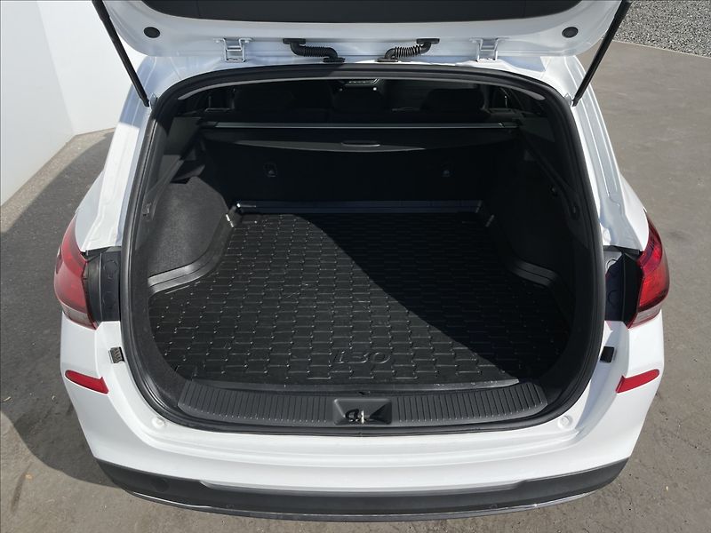 Hyundai i30 1,5 T-GDI Combi Comfort PDC - fotka 23 z 23