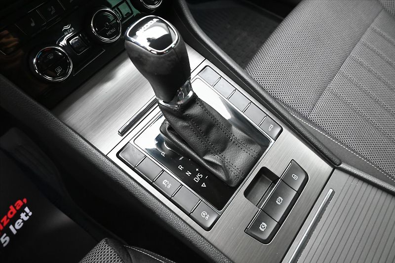 Škoda Superb 2,0 TDI 147 kW DSG Style Záruk - fotka 22 z 32