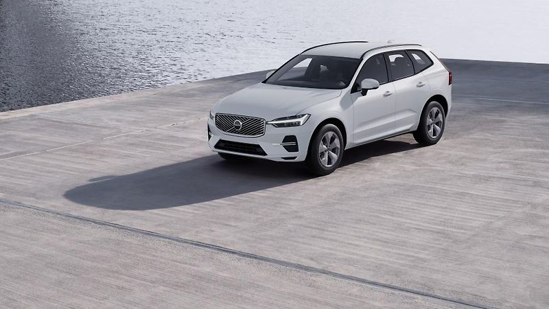 Volvo XC60 (2026) B5 AWD AUT ESSENTIAL - fotka 2 z 14