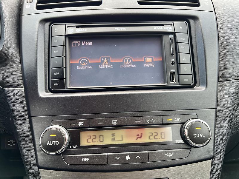 Toyota Avensis SOL 1.8 VVT-i NAVI KLIMA ALU - fotka 23 z 45