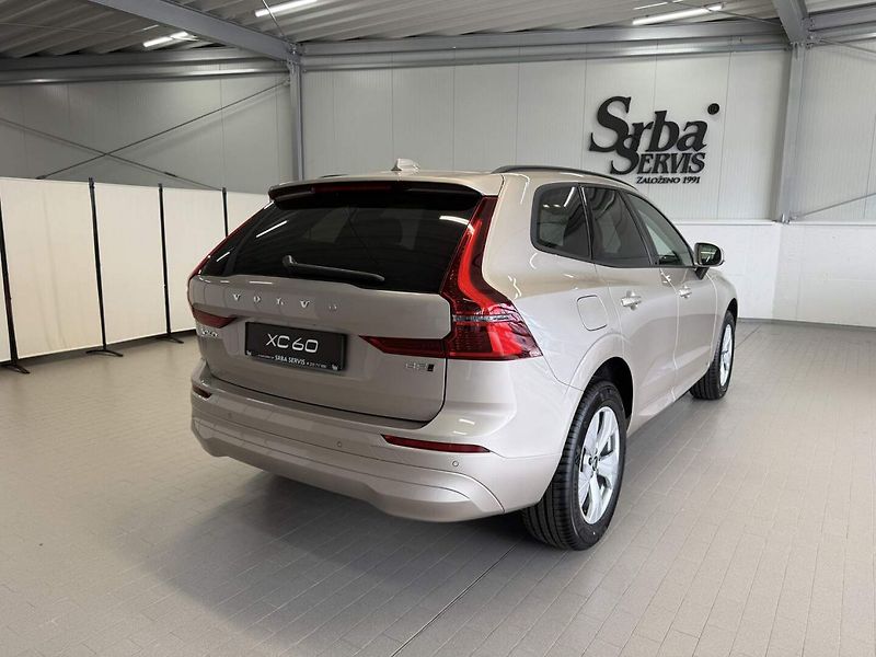 Volvo XC60 (2026) B5 2.0L 250+14 HPAT8 AWD CORE - fotka 4 z 26
