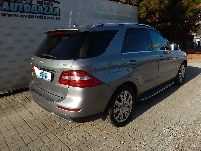 Mercedes-Benz Třídy M ML 350 BLUETEC 4MATIC - fotka 9 z 17