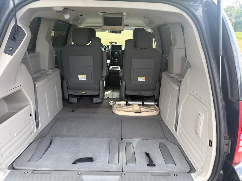 Chrysler Town & Country (2007) 3,8V6 SwivelGo Limit 2007 - fotka 7 z 20