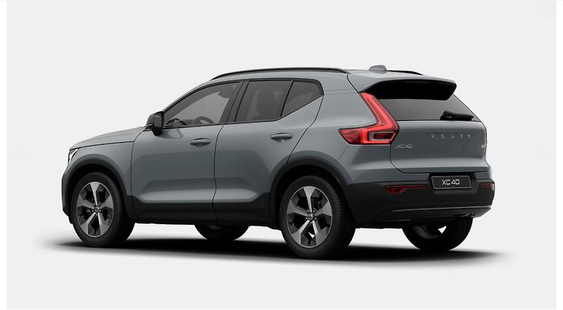 Volvo XC40 (2026) B4 ULTRA DARK AUT - fotka 3 z 12