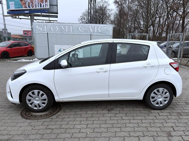 Toyota Yaris 1.5i 82 kW navi. serviska - fotka 3 z 21