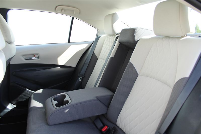Toyota Corolla 1.8 HSD 72kW COMFORT 1.MAJ. ČR - fotka 10 z 25