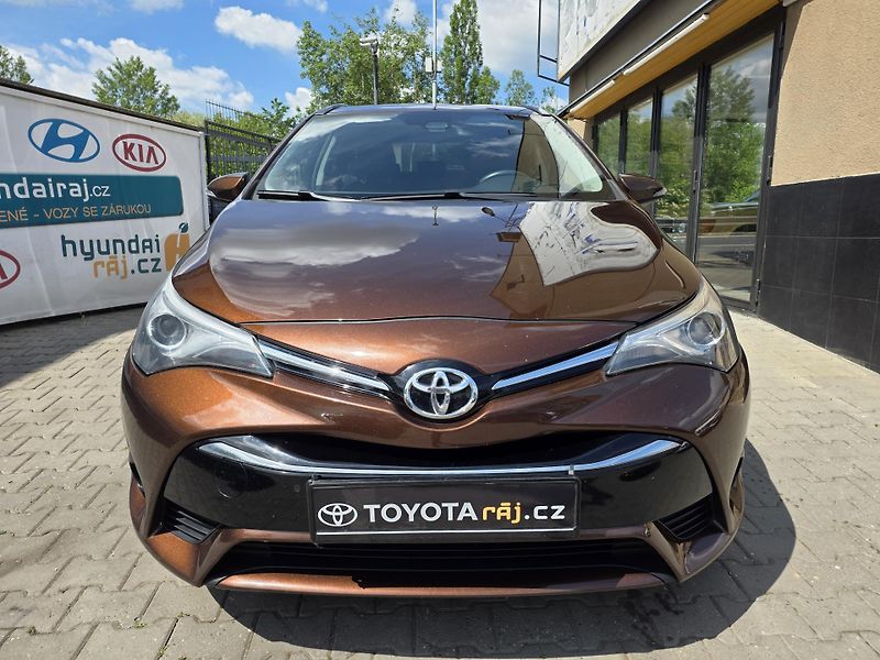 Toyota Avensis 2.0-VELMI ZACHOVALÝ STAV - fotka 4 z 28