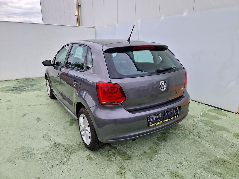 Volkswagen Polo Comfortline 1.4 - fotka 4 z 34