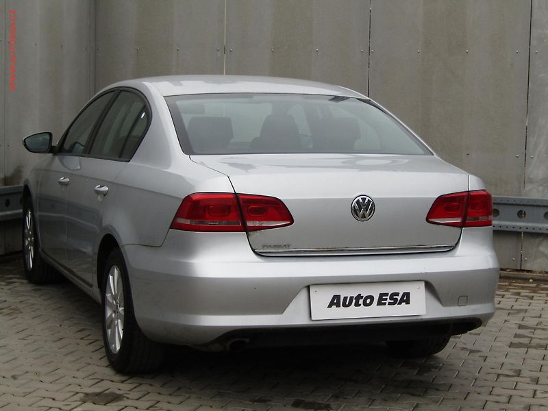 Volkswagen Passat (2011) 1.4 TSi, AC, výhřev sed - fotka 6 z 20