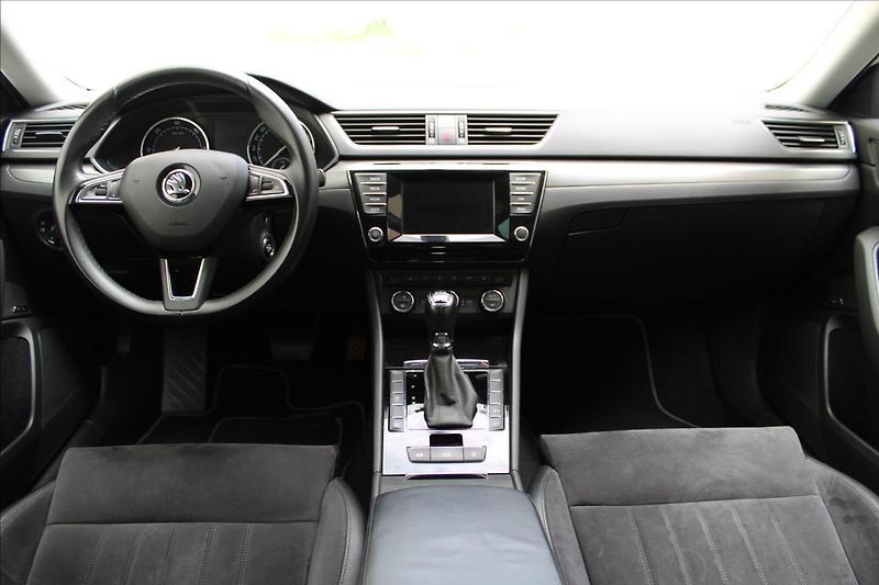 Škoda Superb 2.0 TDI/Style/4x4/DSG/140kW/CZ - fotka 21 z 40
