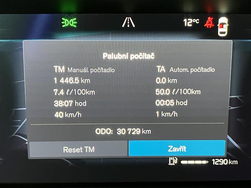 Volvo XC60 B4 FWD Momentum PRO AT8 - fotka 30 z 47