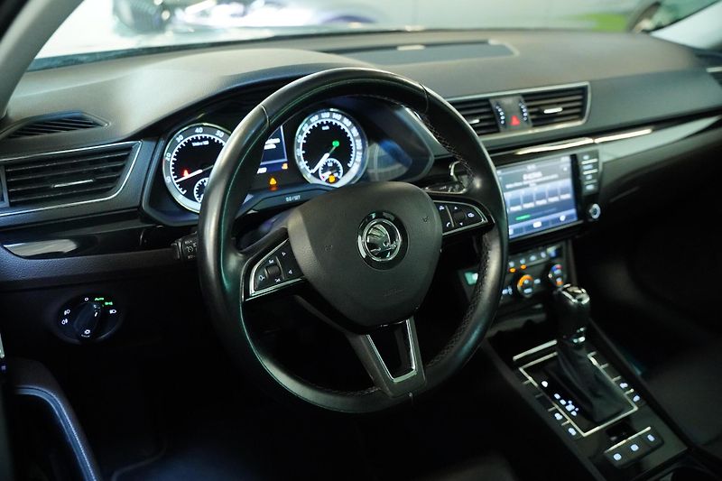 Škoda Superb - fotka 15 z 30
