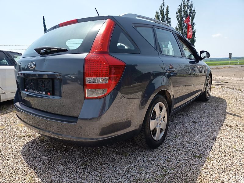 Kia Ceed (2010) 1.4SW - fotka 14 z 37