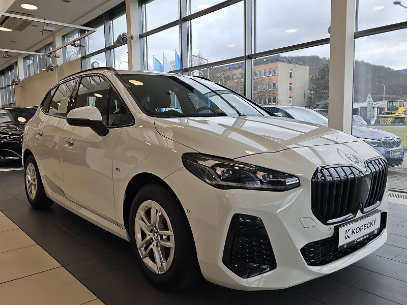 BMW Řada 2 220d Active Tourer - fotka 9 z 36